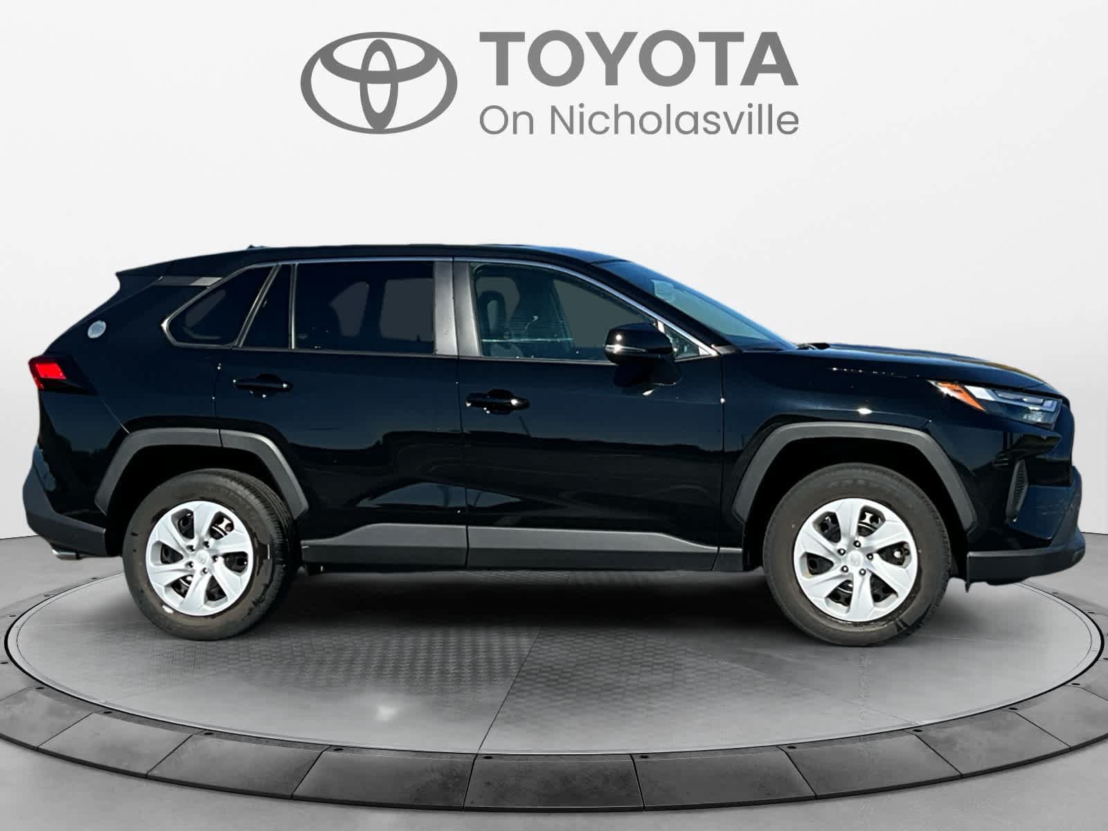 Used 2024 Toyota RAV4 LE AWD/4WD image 6