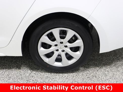 Certified 2025 Toyota Corolla LE image 10