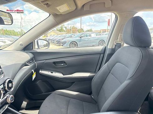 Used 2025 Nissan Sentra S FWD image 14