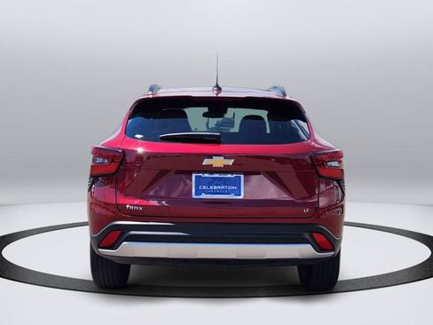 Used 2025 Chevrolet Trax LT FWD image 5