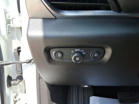Used 2021 Chevrolet Traverse LT w/ LT Premium Package AWD/4WD image 20