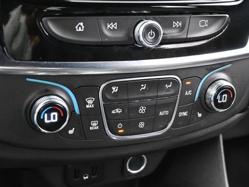 Used 2023 Chevrolet Traverse LT FWD image 20