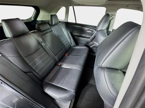 Used 2019 Toyota RAV4 XLE Premium FWD image 27