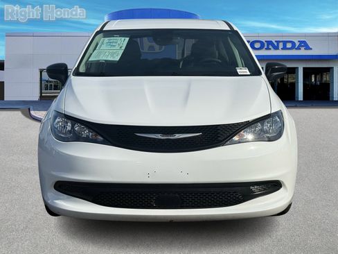 Used 2024 Chrysler Voyager LX image 5