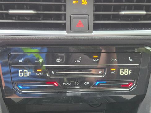 New 2026 Volkswagen Taos SE AWD/4WD image 21
