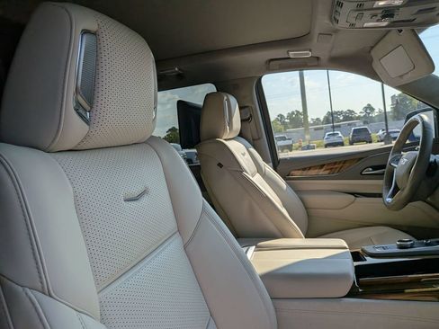 Certified 2023 Cadillac Escalade Premium Luxury Platinum AWD/4WD image 29