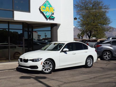 Used 2017 BMW 320i Sedan image 3