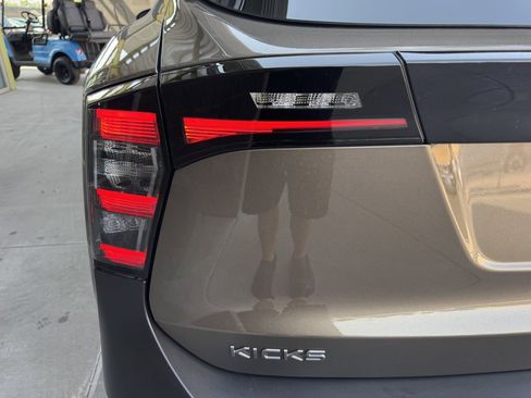 Used 2025 Nissan Kicks S image 13