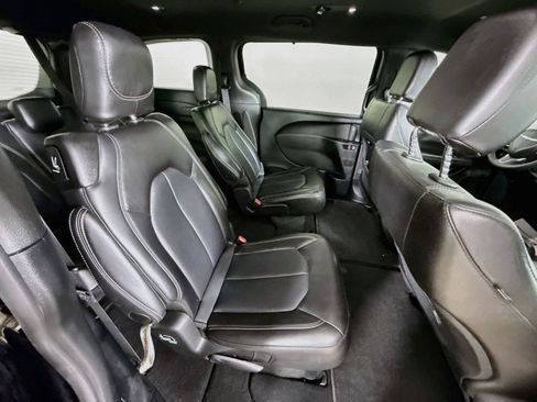 Used 2025 Chrysler Pacifica Select FWD image 26