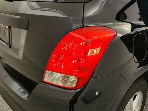 Used 2020 Chevrolet Trax LS w/ Tint and Cruise Package FWD image 15