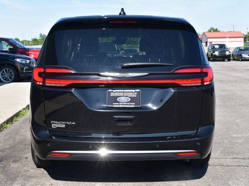 Used 2024 Chrysler Pacifica Touring-L FWD image 8