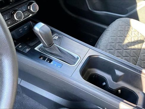 Used 2025 Nissan Kicks SV w/ SV Premium Package image 13