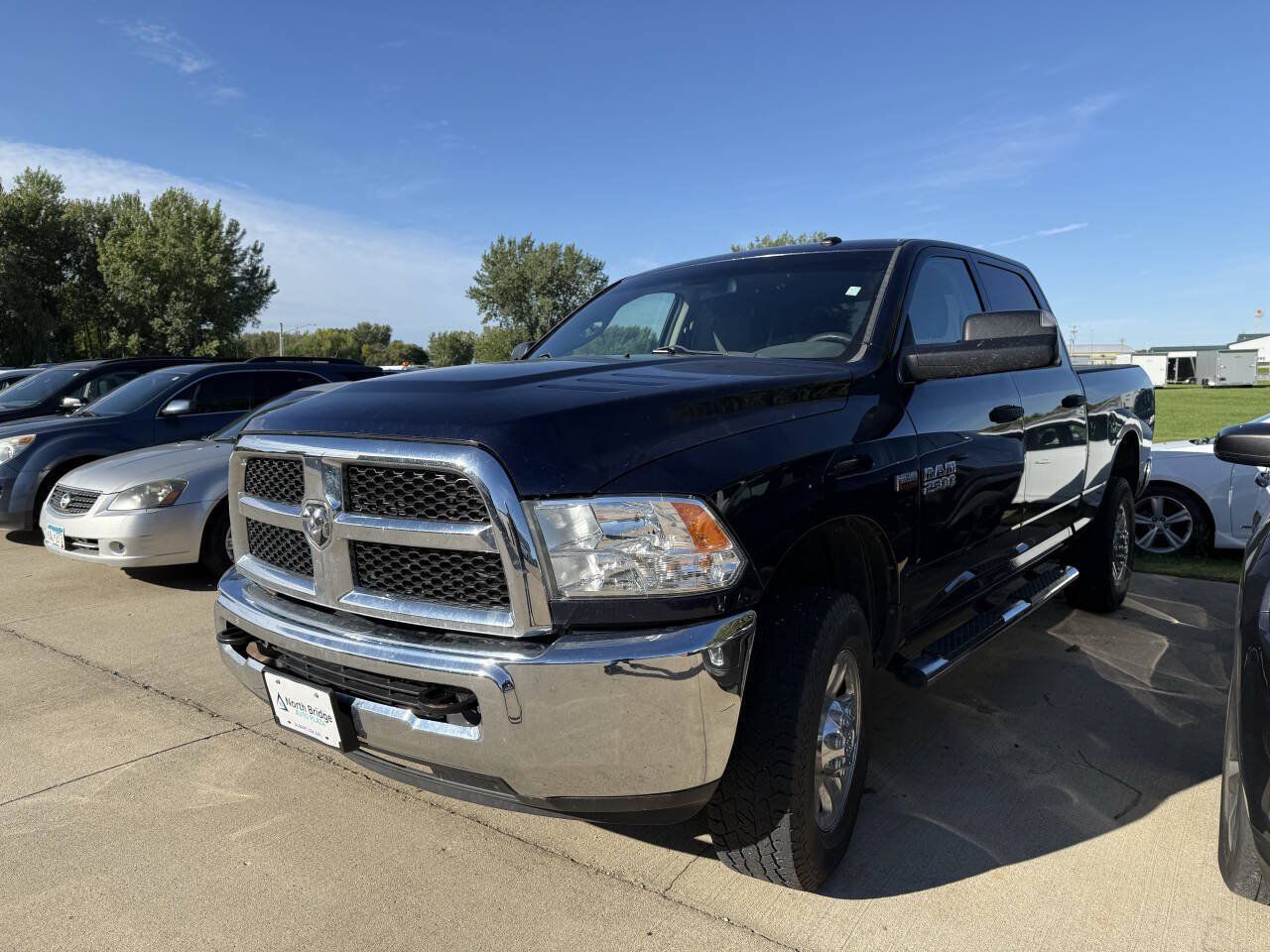 Used 2015 RAM 2500 Tradesman w/ Chrome Appearance Group AWD/4WD image 3