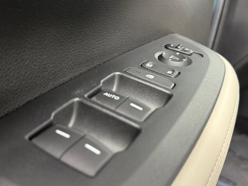 Used 2023 Honda HR-V LX image 14