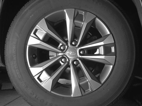 Used 2025 Chevrolet Equinox LT FWD image 15