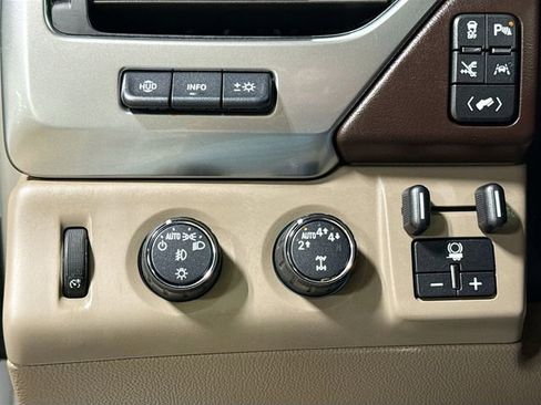 Used 2020 Chevrolet Tahoe Premier AWD/4WD image 12