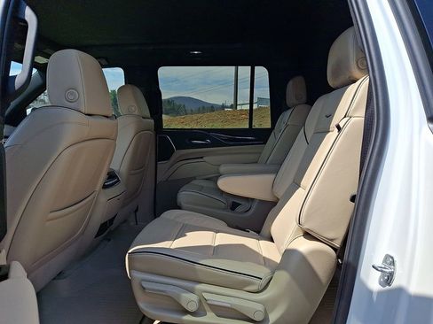 Used 2024 Cadillac Escalade ESV Premium Luxury w/ Performance Package image 10