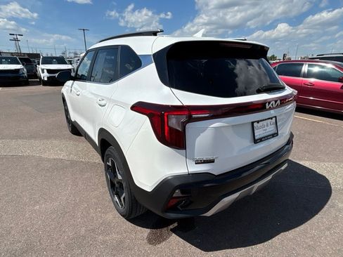 Used 2024 Kia Seltos EX AWD/4WD image 7