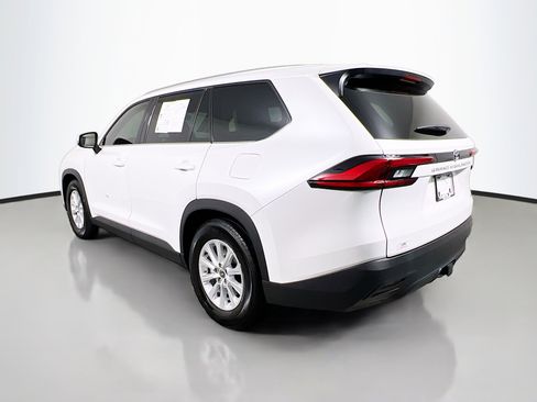 Used 2024 Toyota Grand Highlander FWD image 3