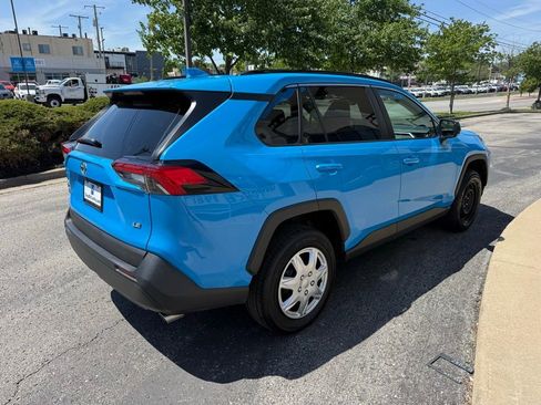 Used 2020 Toyota RAV4 LE FWD image 11