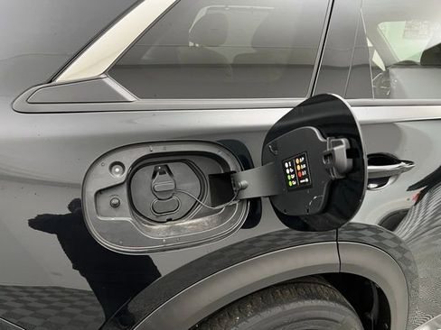 Used 2024 MAZDA CX-90 Plug-In Hybrid w/ Premium Pkg image 7