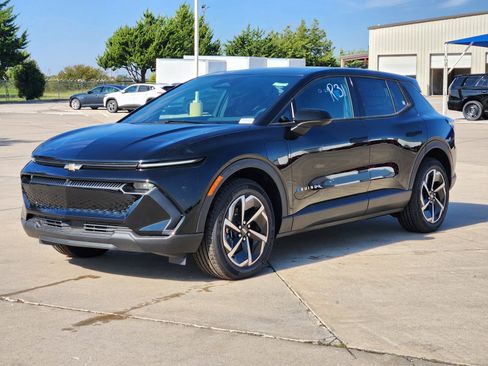 New 2026 Chevrolet Equinox EV LT w/ Comfort Package AWD/4WD image 2
