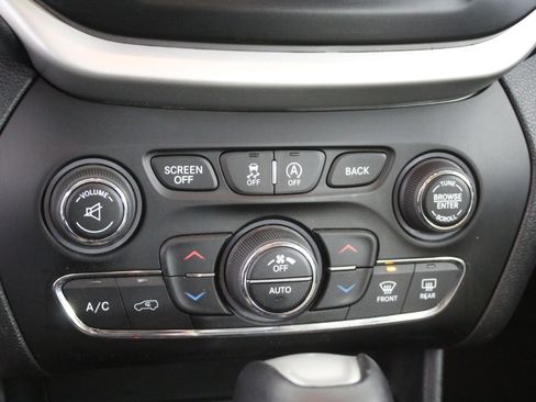 Used 2016 Jeep Cherokee Limited w/ Technology Group image 16