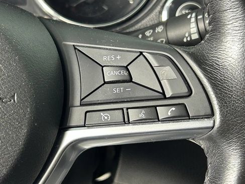 Used 2018 Nissan Rogue SV AWD/4WD image 24