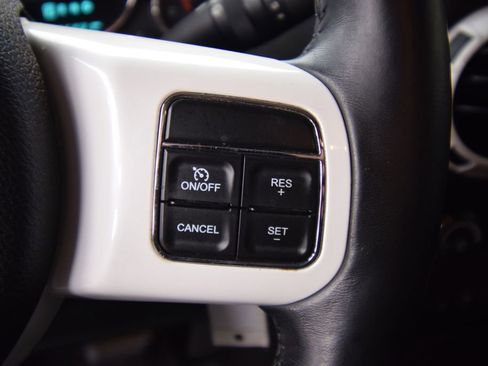 Used 2015 Jeep Wrangler Unlimited Sahara image 33