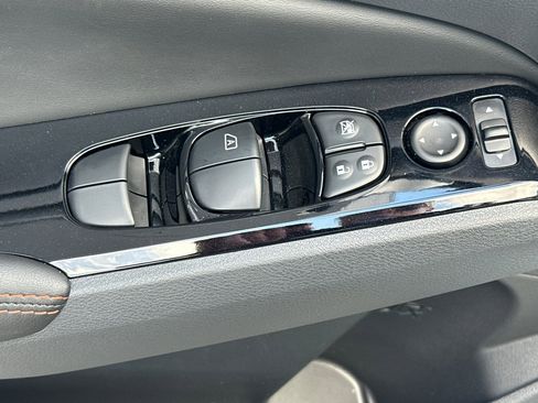 New 2025 Nissan Altima 2.5 SR image 13