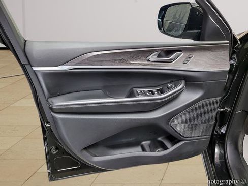 Used 2023 Jeep Grand Cherokee L Limited image 23