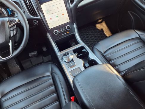 Used 2024 Ford Edge SEL w/ Convenience Package AWD/4WD image 10