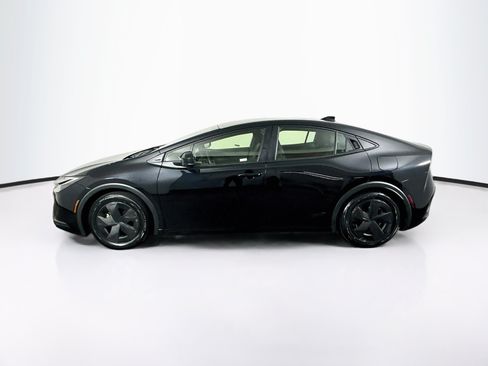 Used 2025 Toyota Prius LE FWD image 4
