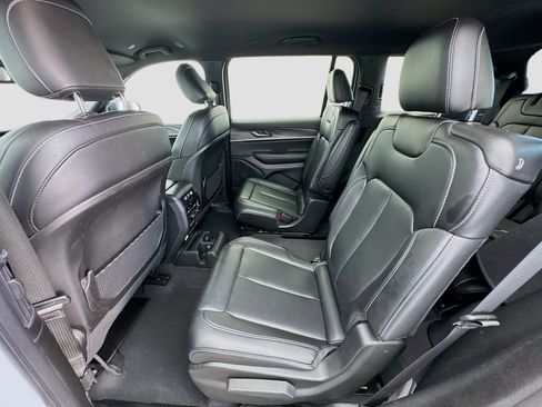 Used 2024 Jeep Grand Cherokee L Limited AWD/4WD image 15