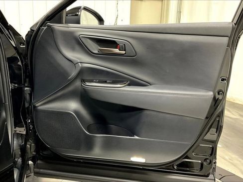 Certified 2025 Toyota Crown Signia image 25