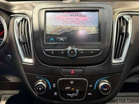 Used 2018 Chevrolet Malibu LT image 16