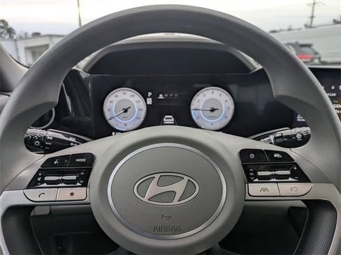 Used 2024 Hyundai Elantra SEL image 28