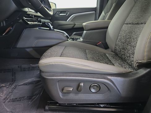 Used 2024 Chevrolet Colorado ZR2 w/ Technology Package image 25