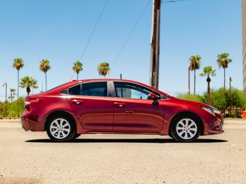 Used 2025 Toyota Corolla LE FWD image 7