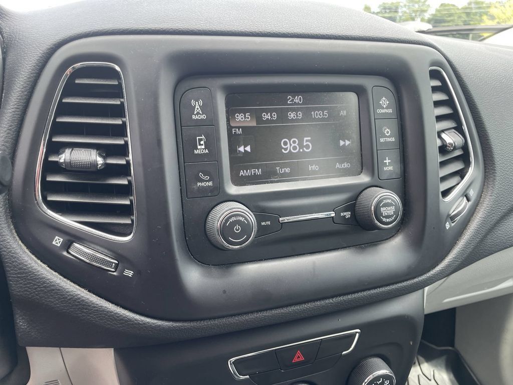 Used 2018 Jeep Compass Latitude AWD/4WD image 11