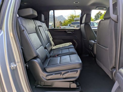Used 2025 Chevrolet Suburban Z71 AWD/4WD image 33