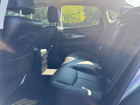 Used 2015 INFINITI Q70 3.7 w/ Technology Package RWD image 33