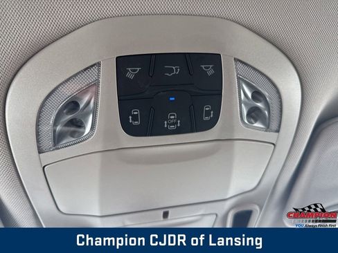 Used 2019 Chrysler Pacifica Limited image 35