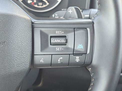 Used 2025 Nissan Rogue SV FWD image 26