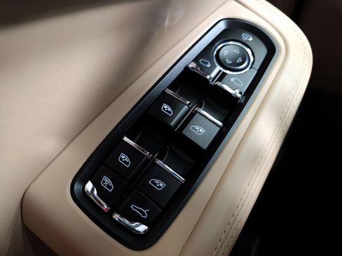 Used 2023 Porsche Macan S AWD/4WD image 28