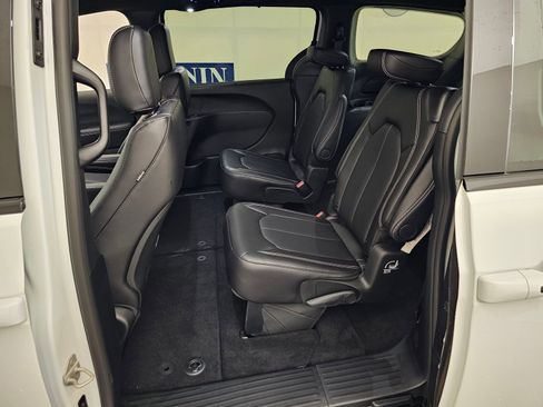 New 2026 Chrysler Pacifica Select FWD image 31