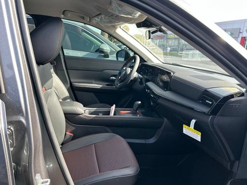 New 2026 Nissan Kicks SR FWD image 39