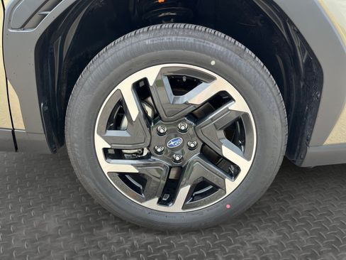 Certified 2025 Subaru Forester Premium AWD/4WD image 14