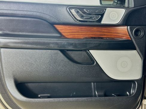 Used 2019 Lincoln Navigator Reserve AWD/4WD image 11