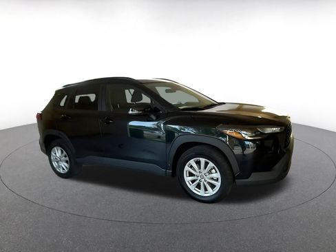 Used 2025 Toyota Corolla Cross LE image 2